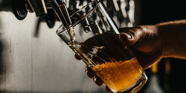 ¿Cómo se elabora una cerveza artesana?